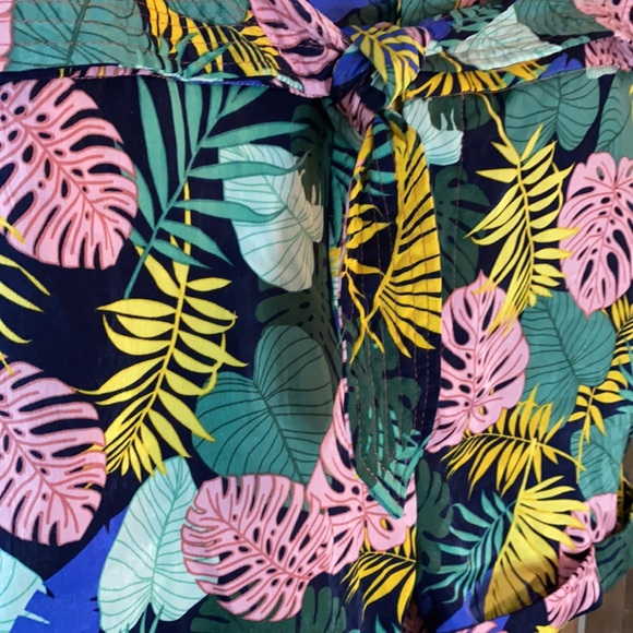 Tropical shorts - Picture 2 of 9